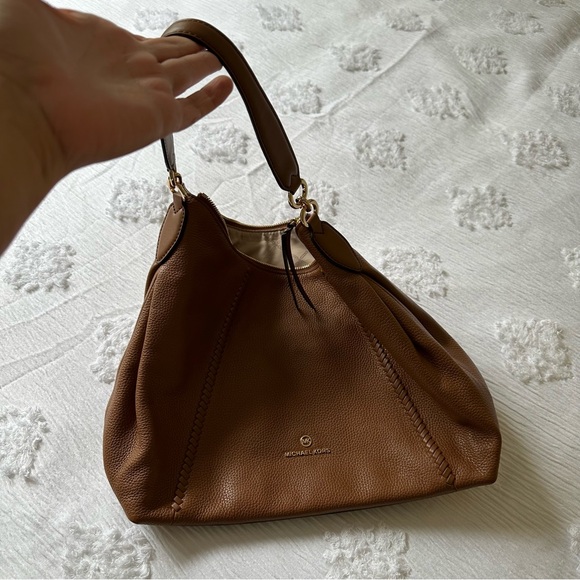 EUC MICHAEL KORS LEATHER HOBO - Picture 3 of 6